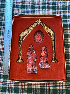 Vintage holiday traditions, Gorham, three-piece crystal nativity with brass